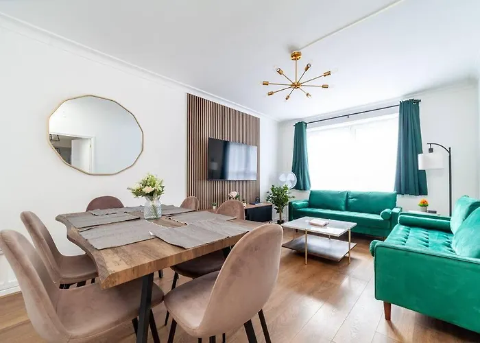 Lux 3-Bed Apartment With Patio In Central London