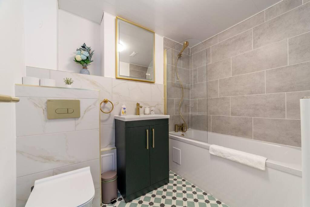 Lux 3-bed With Patio In Appartement